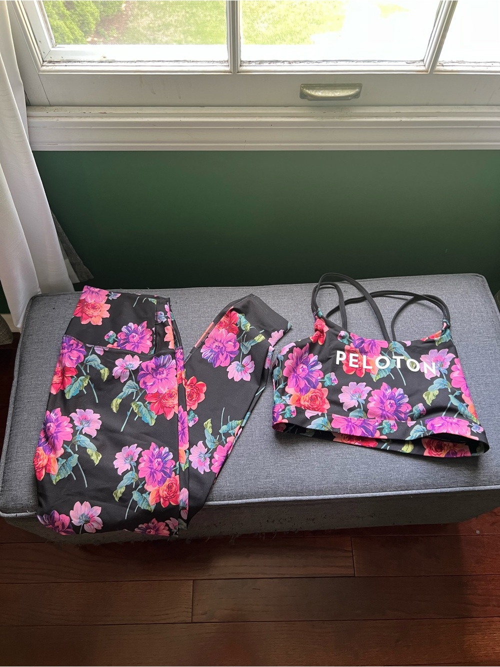 EUC Peloton leggings bra matching set in pink and black floral